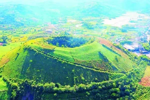 Núi lửa Nâm Kar thuộc thôn Phú Sơn, xã Quảng Phú, huyện Krông Nô là một trong những núi lửa trẻ, hình thành do sự kết hợp giữa phun trào và phun nổ.