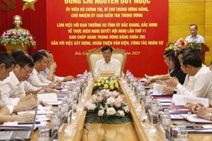 Đoàn công tác Trung ương do đồng chí Nguyễn Duy Ngọc làm trưởng đoàn làm việc với Tỉnh ủy Bắc Giang, Bắc Ninh.