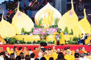 Đông đảo Phật tử gần xa hành hương về núi Bà Đen tham dự các nghi thức trong đại lễ Vesak 2025.