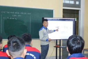 Công ty Trách nhiệm hữu hạn Gang thép Hưng Nghiệp Formosa Hà Tĩnh thường xuyên phối hợp với các đơn vị chuyên môn tổ chức đào tạo, tập huấn kỹ năng, nghiệp vụ chuyên môn cho người lao động.