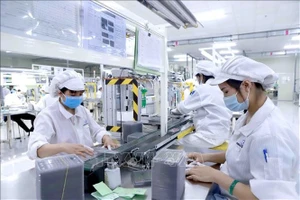 Sản xuất linh kiện điện tử tại Công ty Youngbag ViiNa khu Công nghiệp Bình Xuyên, Vĩnh Phúc. (Ảnh minh họa: TTXVN)