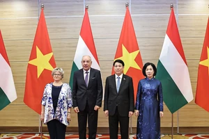 Chủ tịch nước Lương Cường và Phu nhân đã chủ trì chiêu đãi trọng thể Tổng thống Hungary Sulyok Tamas và Phu nhân.