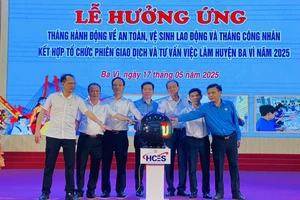 Khai trương phiên giao dịch việc làm huyện Ba Vì, Hà Nội. (Ảnh HCES)
