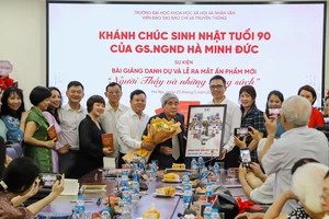 Giáo sư, Nhà giáo Nhân dân Hà Minh Đức: Một đời tận tụy với bục giảng
