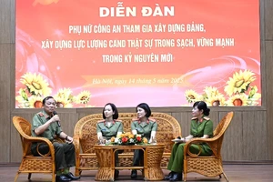 Các điển hình tham gia trao đổi tại diễn đàn.