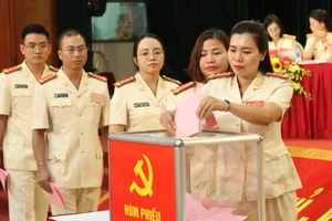 Đại hội tiến hành bầu cử Ban Chấp hành Đảng bộ Phòng An ninh kinh tế nhiệm kỳ 2025-2030.