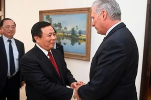 Đồng chí Miguel Diaz Canel Bermudez tiếp đồng chí Nguyễn Xuân Thắng. (Ảnh: Đại sứ quán Việt Nam tại Cuba)