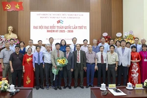 Ban Chấp hành Hội Hữu nghị Việt Nam-Uzbekistan nhiệm kỳ 2025-2030 ra mắt Đại hội (Ảnh: Đình Hòa/VUFO)