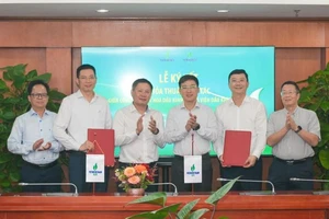 BSR và VPI ký thỏa thuận hợp tác trong lĩnh vực khoa học công nghệ, đổi mới sáng tạo và chuyển đổi số. (Ảnh: MINH ĐỨC)