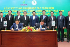 Tổng Giám đốc Petrovietnam Lê Ngọc Sơn và Tổng Giám đốc VRG Lê Thanh Hưng ký kết thỏa thuận hợp tác toàn diện giữa hai tập đoàn.