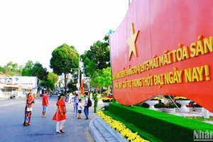 Du khách tham quan tại Cần Thơ dịp nghỉ lễ vừa qua.
