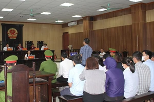 Quang cảnh phiên xét xử.