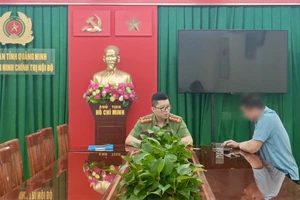 Cơ quan Công an làm việc với trường hợp vi phạm.