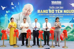 [Video] Báo Nhân Dân triển lãm, ra mắt ấn phẩm kỷ niệm ngày sinh Chủ tịch Hồ Chí Minh