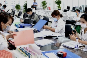 Thủ tướng Chính phủ chỉ đạo kịp thời bố trí kinh phí chi trả chế độ cho cán bộ, công chức, viên chức khi sắp xếp tổ chức bộ máy. (Ảnh: VGP)