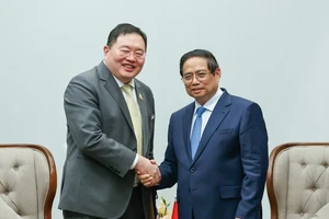Thủ tướng Phạm Minh Chính tiếp ông Thammasak Sethaudom, Chủ tịch và Tổng Giám đốc Điều hành của Tập đoàn SCG. (Ảnh: TRẦN HẢI)