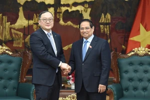 Thủ tướng Chính phủ Phạm Minh Chính và ông Châu Gia Nghĩa, Chủ tịch phụ trách khu vực châu Á-Thái Bình Dương của Tập đoàn Xây dựng Điện lực Trung Quốc (PowerChina). (Ảnh: TRẦN HẢI)