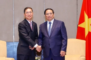 Thủ tướng Phạm Minh Chính và ông Dato' Chow Chee Wah, Chủ tịch tập đoàn Gamuda Land. (Ảnh: VGP/NHẬT BẮC)