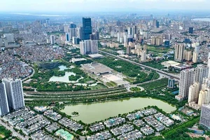 Một góc thành phố Hà Nội với sự phát triển ngày càng văn minh, hiện đại hơn. (Ảnh NGUYỄN QUANG)
