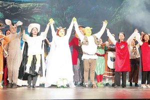 Vở nhạc kịch "Shrek" thu hút các em thiếu nhi thành phố trong dịp hè 2024.