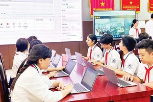 Trải nghiệm một tiết học thuộc mô hình Trường học số Google tại Trường THCS Giảng Võ (quận Ba Đình).