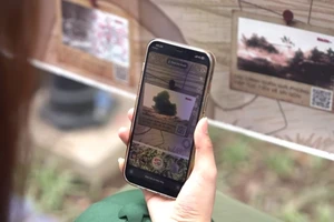 [Video] Báo Nhân Dân lần đầu tiên mang ứng dụng công nghệ 3D mapping để chiếu hình chiến dịch theo chiều thẳng đứng trên tờ Báo Nhân Dân
