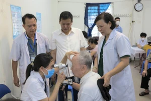 Khám sức khỏe cho người cao tuổi