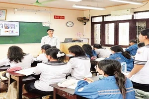 Ứng dụng công nghệ thông tin vào giảng dạy, những tiết học của thầy giáo Bùi Xuân Phong sinh động, hiệu quả hơn.