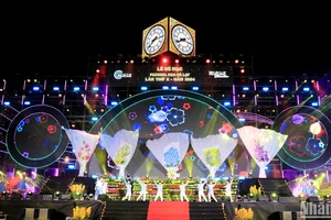 Tiết mục mở màn chương trình bế mạc Festival Hoa Đà Lạt lần thứ 10 và chào năm mới 2025.