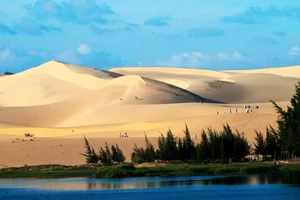 Khu du lịch Bàu Trắng