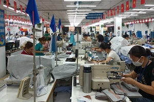 Sản xuất hàng may mặc xuất khẩu tại Tổng công ty May 10.