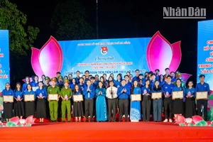 Lãnh đạo thành phố Đà Nẵng tuyên dương 63 chi đoàn, thanh niên tiên tiến làm theo lời Bác năm 2025.