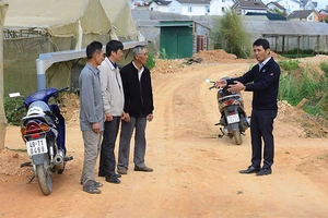 Tuyến đường dọc con suối Mai Xuân Thưởng sắp hoàn thành nhờ sự chung sức đồng lòng của người dân.