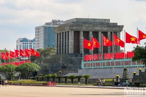 Khung cảnh trước Lăng Chủ tịch Hồ Chí Minh. (Ảnh: NHẬT QUANG)