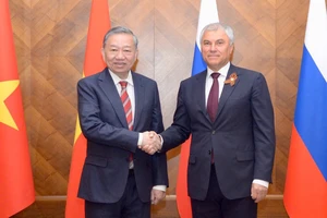 Tổng Bí thư Tô Lâm và Chủ tịch Duma Quốc gia (Hạ viện) Liên bang Nga Vyacheslav Volodin. (Ảnh: TTXVN)