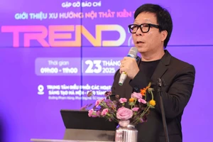 Chủ tịch Hội Nội thất Việt Nam Lê Trương chia sẻ tại sự kiện. 