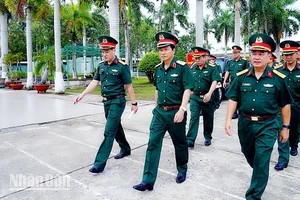 Đoàn công tác Quân khu 9 khảo sát tại Trường Quân sự tỉnh Kiên Giang (cũ), tại huyện Châu Thành, tỉnh Kiên Giang. (Ảnh: PHƯƠNG VŨ).