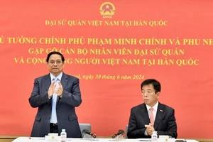 Thủ tướng Phạm Minh Chính gặp gỡ cán bộ, nhân viên Đại sứ quán, cộng đồng người Việt Nam tại Hàn Quốc