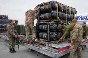 [Video] Ukraine bị các doanh nghiệp vũ khí “ăn quịt” 770 triệu USD 