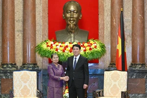 Chủ tịch nước Lương Cường và Phó Chủ tịch Đảng Nhân dân Campuchia Men Sam An.