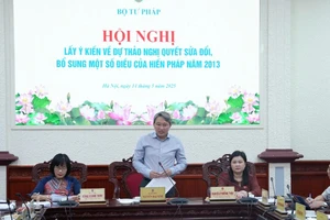 Bộ trưởng Tư pháp Nguyễn Hải Ninh phát biểu tại Hội nghị lấy ý kiến về dự thảo Nghị quyết sửa đổi, bổ sung một số điều của Hiến pháp năm 2013. Ảnh: THU HẰNG