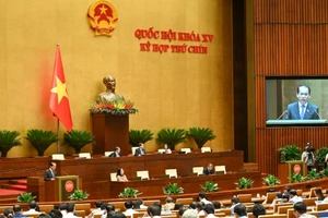 Quốc hội nghe Tờ trình và Báo cáo thẩm tra dự án Luật sửa đổi, bổ sung một số điều của Luật Xử lý vi phạm hành chính. (Ảnh: BÙI GIANG)