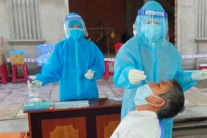 Ngành y tế tỉnh Bến Tre chỉ đạo tăng cường ứng phó tình hình bệnh dịch Covid-19. (Ảnh: HOÀNG TRUNG)