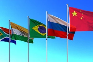 Đại diện cho sự trỗi dậy của các quốc gia Nam và Đông bán cầu, vị thế cũng như tầm ảnh hưởng của khối BRICS ngày càng phát triển.