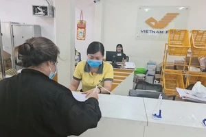 Chi trả lương hưu, trợ cấp cho người hưởng.