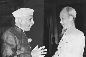 Chủ tịch Hồ Chí Minh và Thủ tướng Ấn Độ Jawaharlal Nehru, hai nhà lãnh đạo đã đặt nền móng cho quan hệ Việt Nam-Ấn Độ. (Ảnh TTXVN)