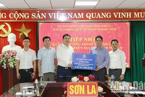 Tỉnh Sơn La tiếp nhận 20,4 tỷ đồng của Tập đoàn Xuân Thiện hỗ trợ xóa nhà tạm, nhà dột nát trên địa bàn.