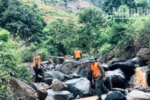 Huyện Mường La đã huy động các lực lượng tham gia tìm kiếm người mất tích. (ẢNH: VĂN QUÝ)