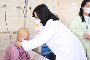 Bộ trưởng Y tế Đào Hồng Lan chia sẻ, trẻ em là những mầm xanh cần được yêu thương và chở che.
