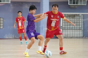 Đội tuyển futsal nữ Việt Nam hòa 2-2 câu lạc bộ futsal nam Xạ Store. 